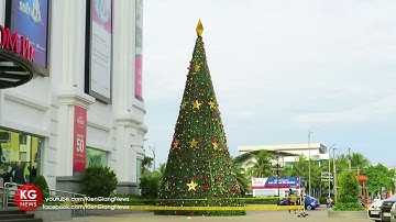 Cây thông Noel khổng lồ Vincom Plaza Rạch Giá 2018 | Kiên Giang News
