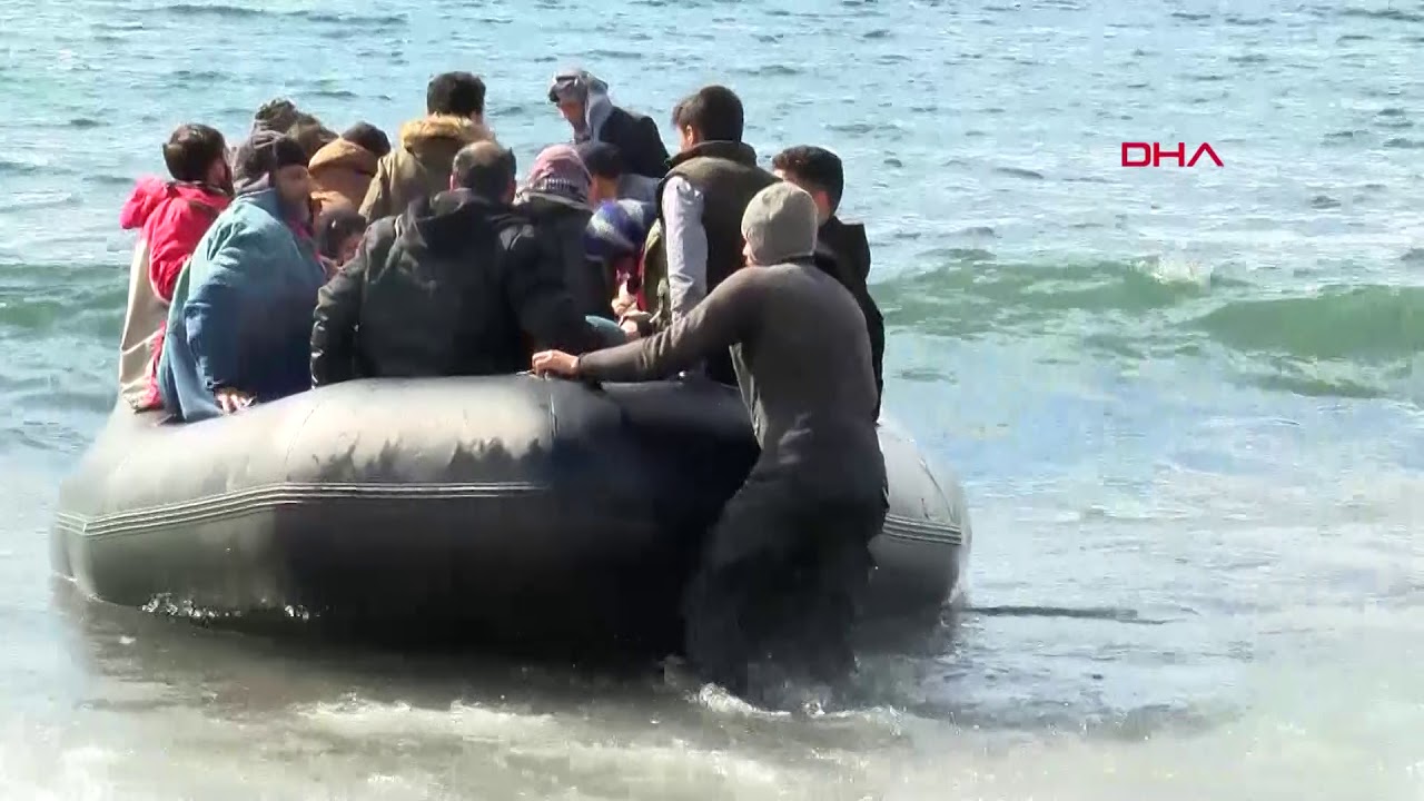 Yunanistan sınırına yürüyen göçmenler Meriç Nehri yatağından böyle geçti