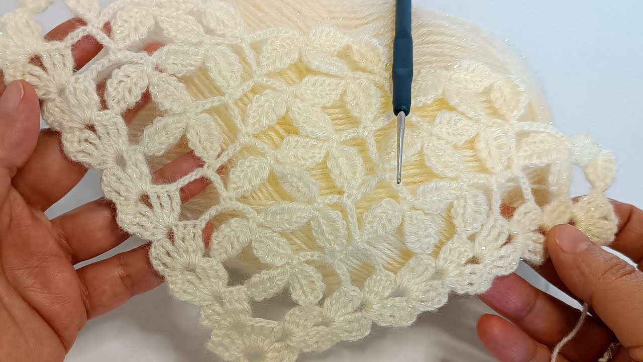 Эту выкройку треугольной шали я разработала по просьбе моих друзей. Новый крючком