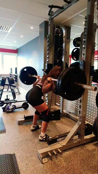 Girl Squats 2x105kg/231lbs @48kg/105lbs bodyweight #subscribe #weightlifting #squat #powerlifting