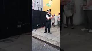 Танец британского полицейского на фестивале в Лондоне