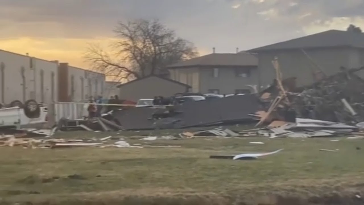 At least 21 dead after tornadoes rake US Midwest, South - YouTube