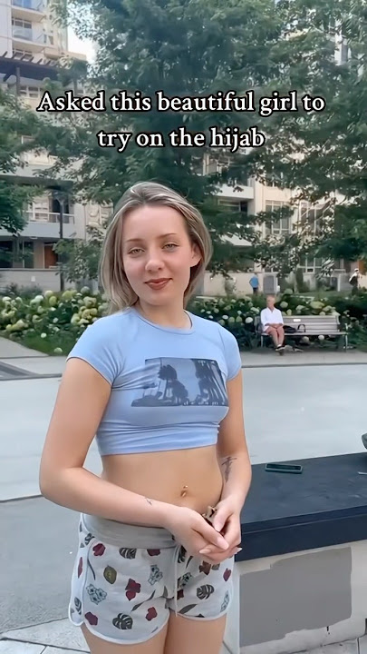 Gadis ini mencoba hijab untuk pertama kalinya dan dia langsung menyukainya! Masya Allah, dia terlihat cantik berhijab❤️