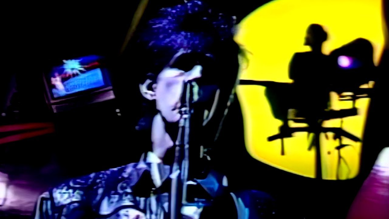 在 YouTube 上观看 The Cars - Heartbeat City 1984 (Official Music Video) Remastered