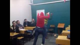 Sınıfta Muhteşem Dans Figürleri Tam Parti Ortamı