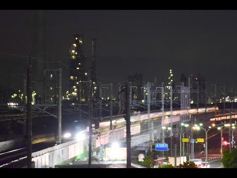 工場夜景バックに走る新幹線　山口県周南市横浜町