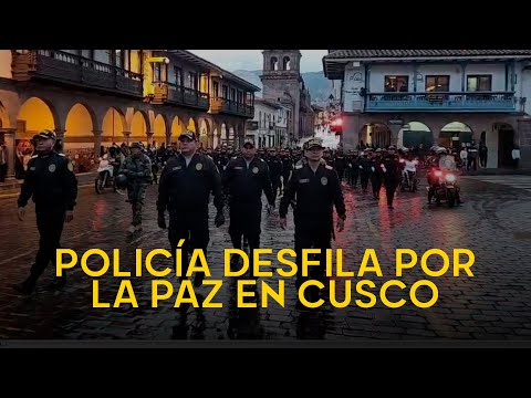 Policías desfilan por la paz en Cusco pidiendo el cese de protestas y ciudadanos los apoyan