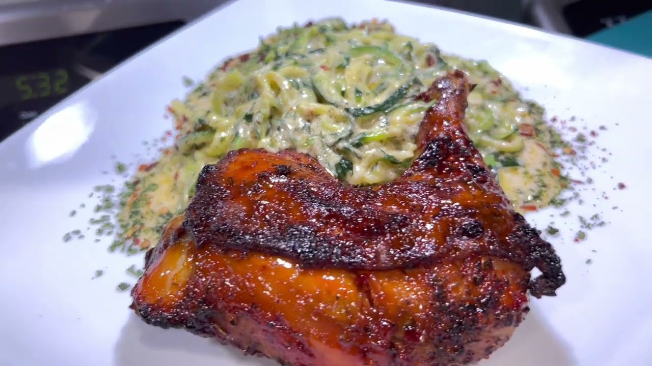 Delicious roasted chicken and zucchini noodles / zoodles / low