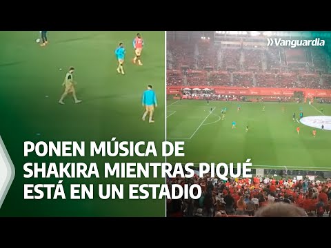 A Piqué le ponen música de Shakira mientras está en un estadio | Vanguardia
