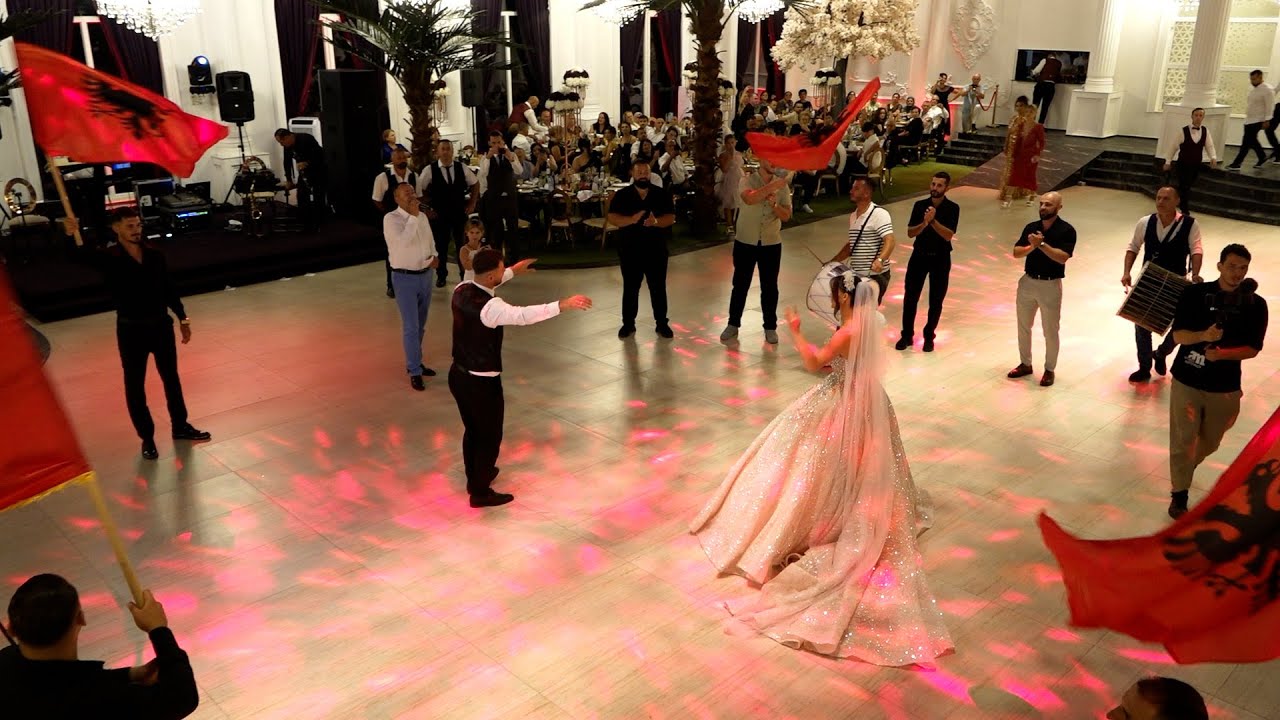 Supriza me flamura | Arlind & Sara | Familja Menxhiqi | Elan Sallë Dasmash |  ARTMedia Weddings 2025