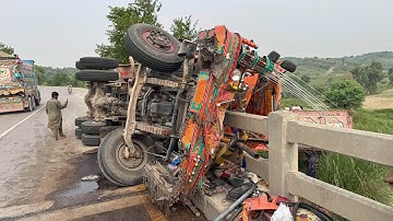 Terrible Bridge Accident – How the Heavy Truck Was Rescued