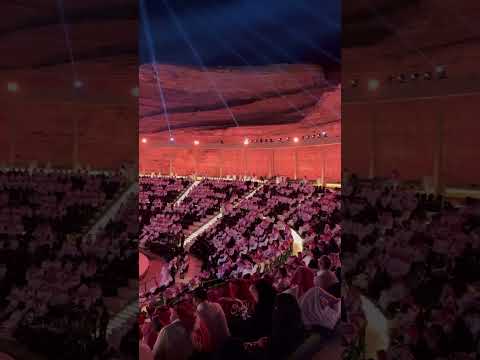 مسرح شقراء الجديد مبني بشكل جميل على حافة الجبل ومتماشي مع تضاريس الطبيعة من حوله