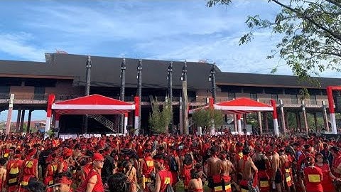 Panglima Jilah dan Pasukan Merah TBBR Menyambut Kedatangan Presiden RI Joko Widodo