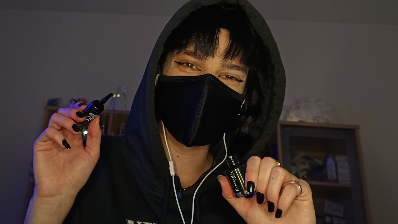 ASMR Mitsuki Koga paints your nails and does your makeup for a concert