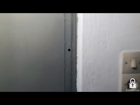 Εγκατάσταση πρόσθετης κλειδαριάς σε σιδερένια πόρτα αποθήκης