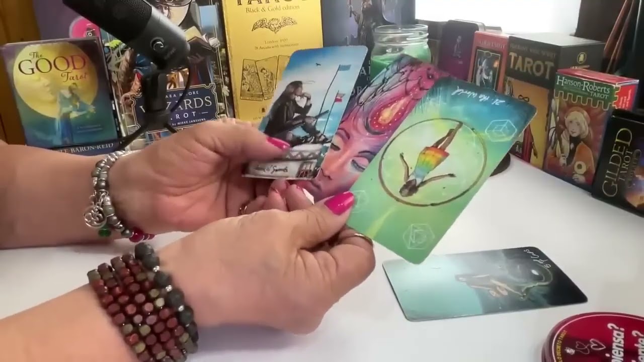 GÉMINIS!   Está con alguien sintiéndose mal! Te compara y concluye que nadie como tu!