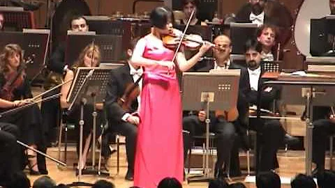 Bin Huang plays the 'Cannon' in 2000