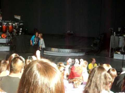 Jonas Brothers Soundcheck 9/18/10 Demi Lovato Answ...