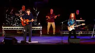 James Taylor - Johnny B  Goode (with Bonnie Raitt) - Live in Italy 2018