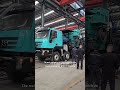 Vehicle mounted mobile crusher.The main unit is a box type crusher,an hourly output of 200 tons