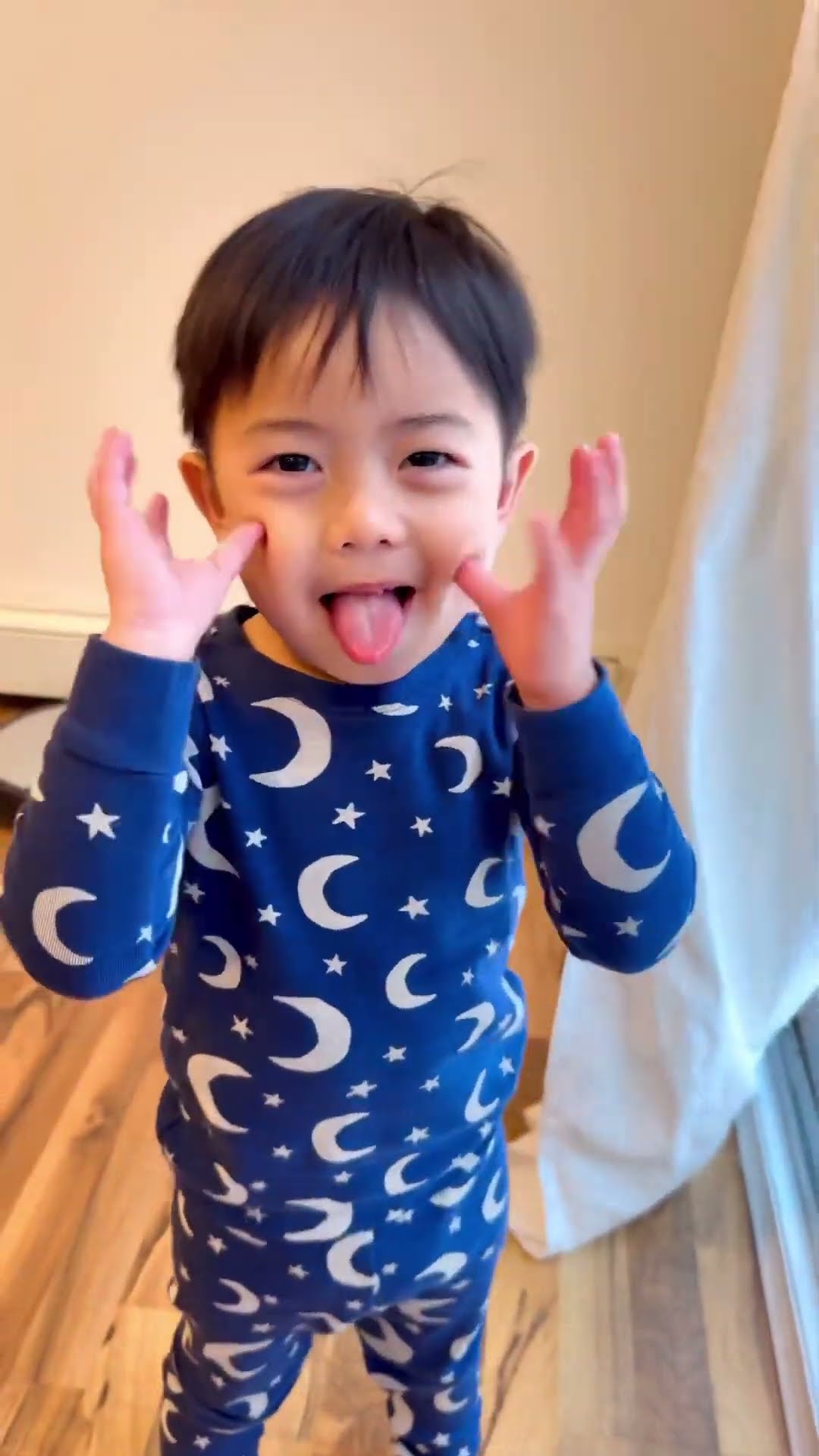 Baby brother pranks sleeping sister ???❤️??