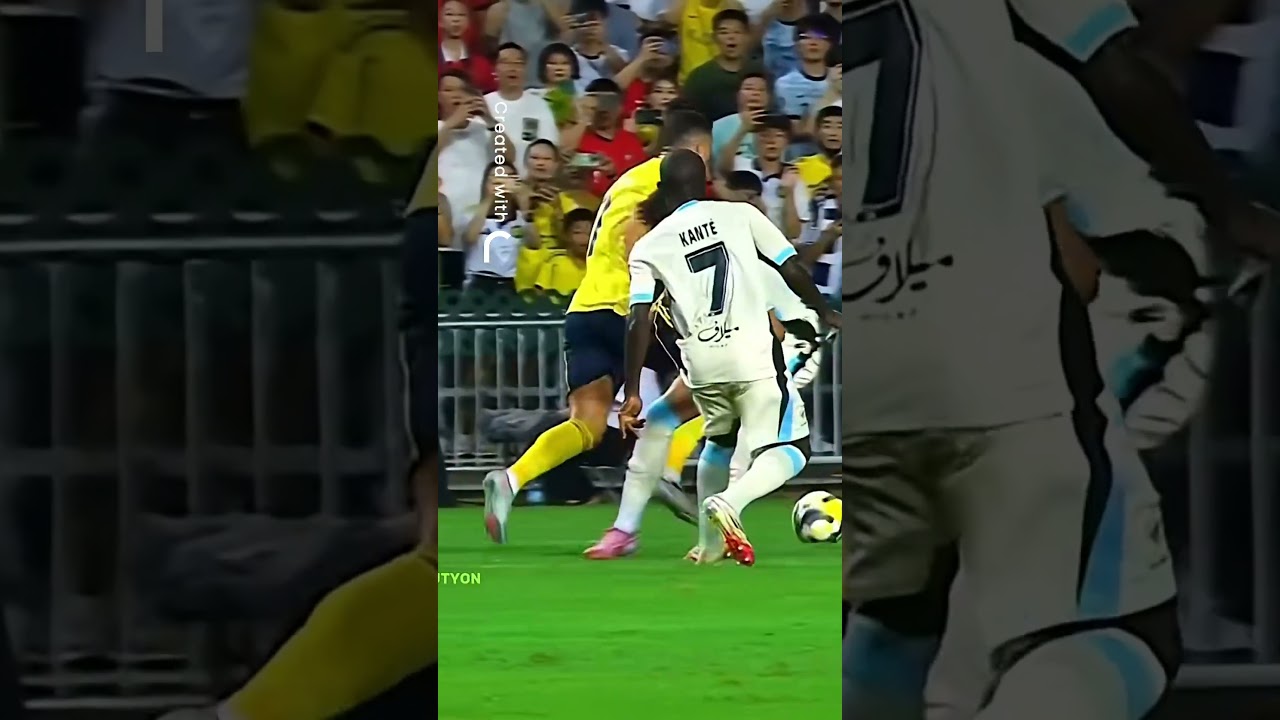 Cristiano Ronaldo Dribbles Past Defenders Like a Legend ⚡🔥 | Unstoppable Skills