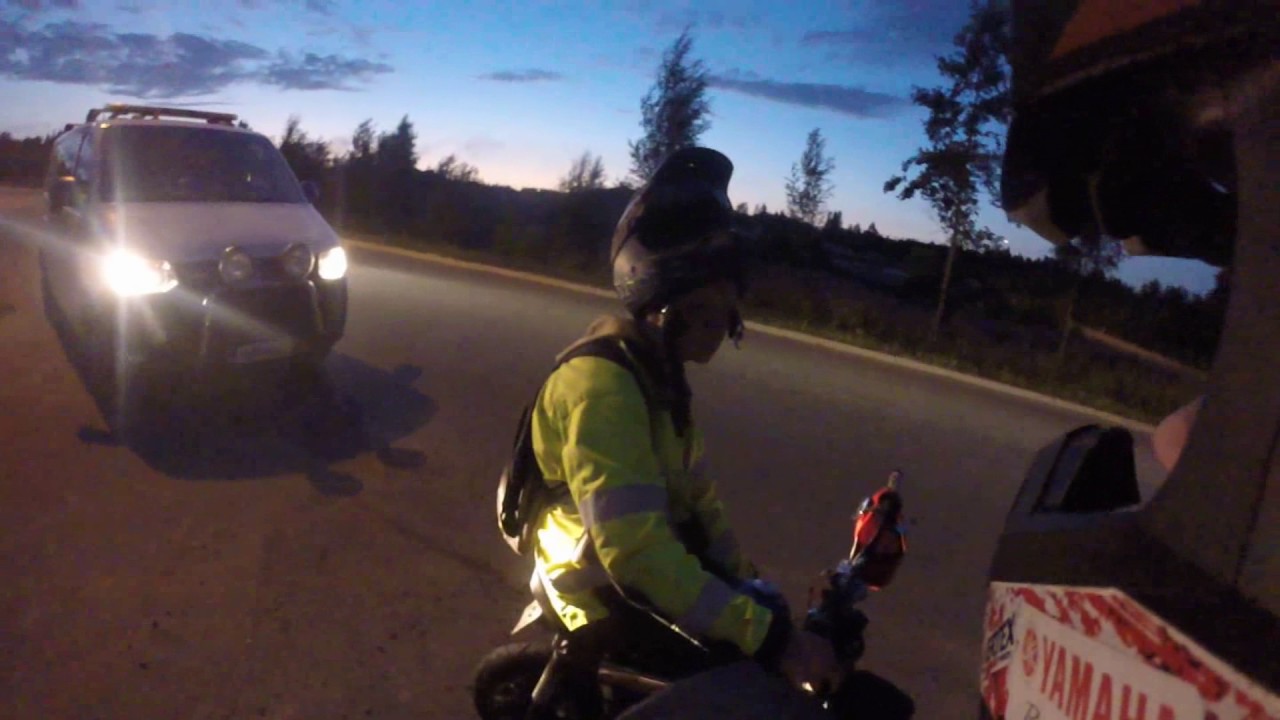 Poliisit pysäyttää kahteen kertaan :D    ''Ei meille tarvii esittää''