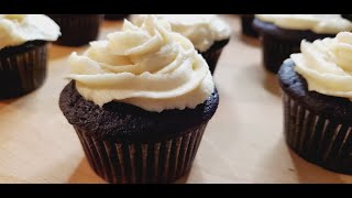 How to make Purple Velvet Cupcakes. (Easy)