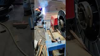 proses pengelasan Flux Cored Arc Welding (FCAW)