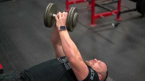 How to do a Single Arm Dumbbell Bench Press | Tiger Fitness