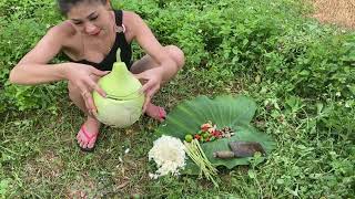 Lisa Daily Life - Beautiful Girl Shows How To Make Grilled Snails In Giant Gourd