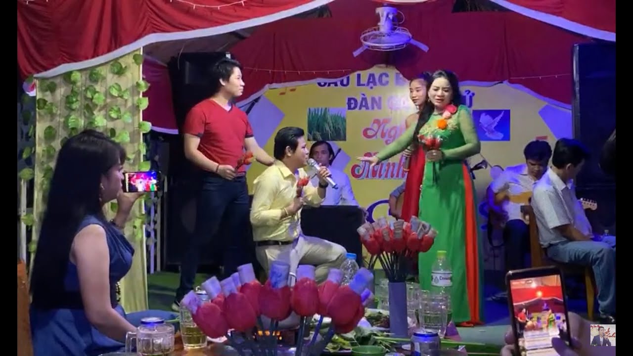 CVVC BÙI TRUNG ĐẲNG QUỲ LỤY VAN XIN CÔ GÁI THA THỨ TỘI TRƯỚC SỰ CHỨNG KIẾN CỦA DÀN NS TRẺ CẢI LƯƠNG