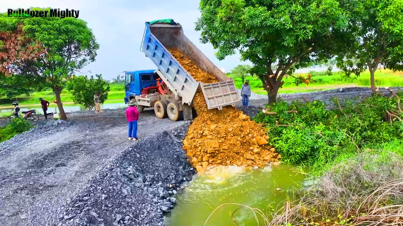 Delete pond, Build a house, Bulldozer KOMATSU D31P, Dump Truck unloading