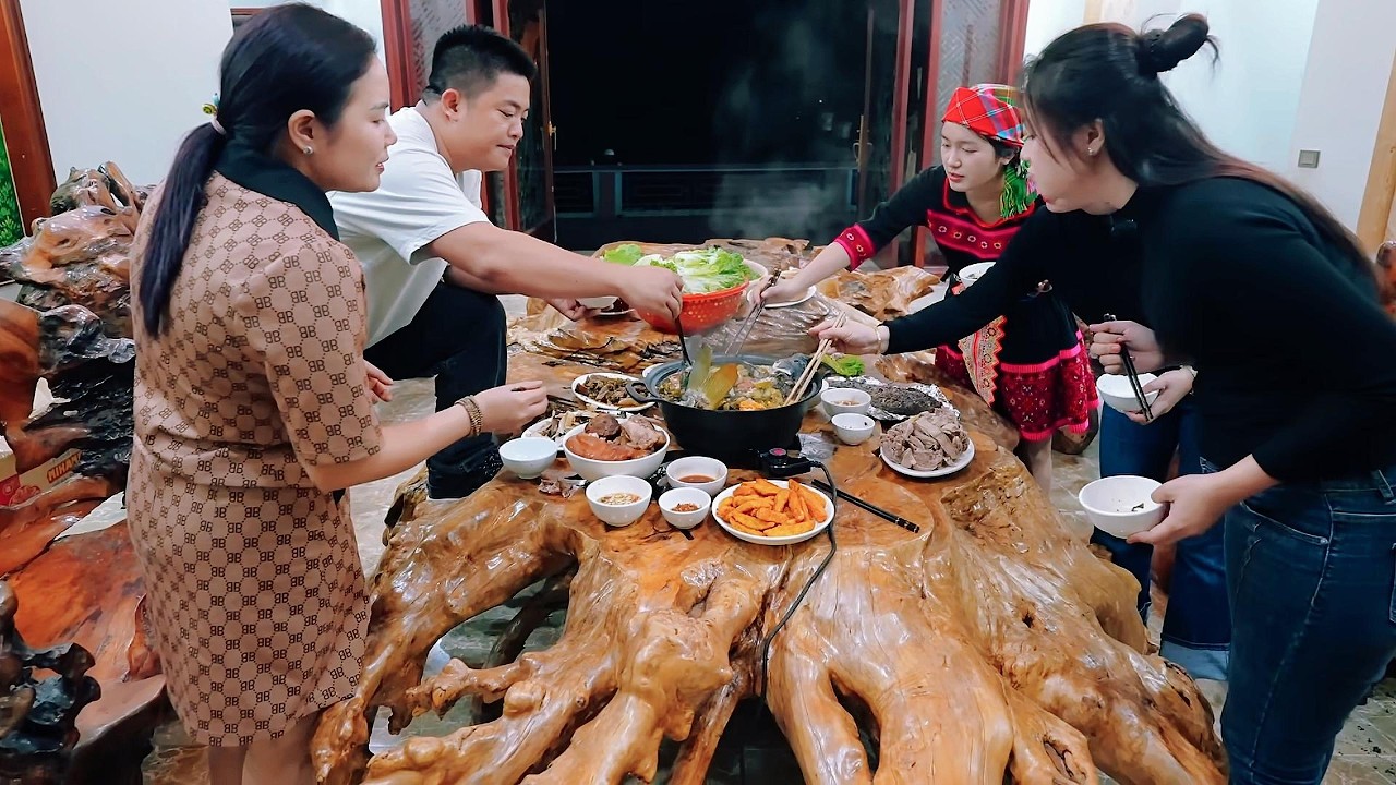 MỜI TEAM PHẠM DŨNG SONG HỶ BẾP TRÊN BẢN ĂN TỐI TẠI NHÀ BỘ BÀN GHẾ KHỦNG GIÁ NỬA TỶ | TUYÊN XINH GÁI