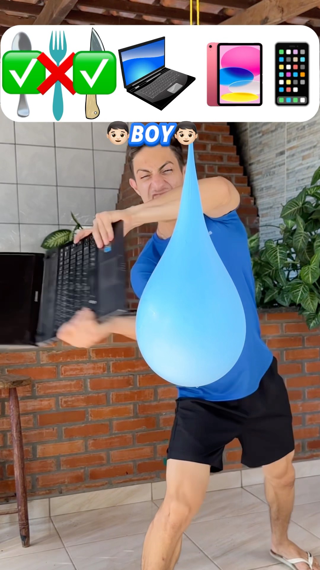 Será que o notebook vai estourar o balão?!? #shorts #challenge
