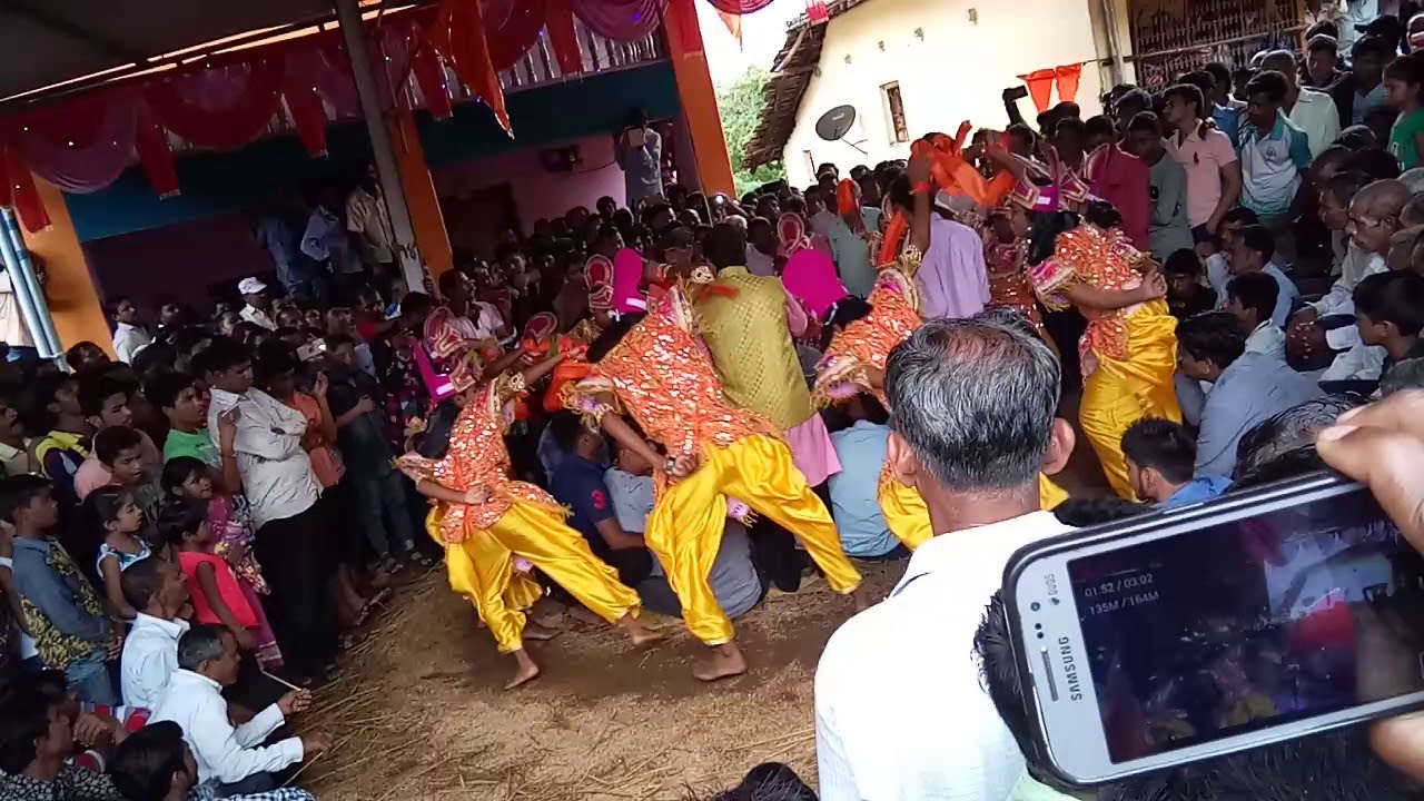 Shahir suresh kumbhar .mari aai nach mandal paheal