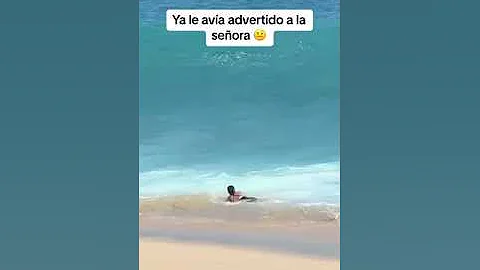 Woman Gets Stuck in Oncoming Waves While at Sea and is Rescued by Lifeguards - 1443943