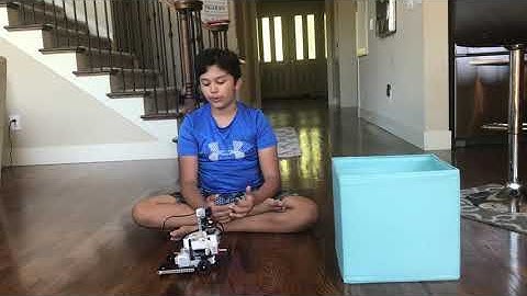 Detecting obstacles using a touch sensor in LEGO Mindstorms EV3