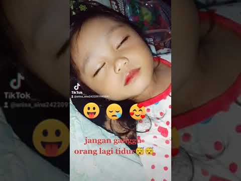 adik kakak lagi tidur 😴😴