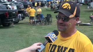 Hawkeye fans tailgate through heat for home opener Noticias