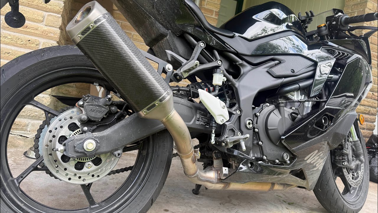 Kawasaki Ninja ZX-4R Stock Exhaust VS Graves Motorsports Slip On
