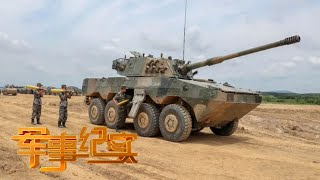 火力全开！解放军轮式战车震撼集结：11式轮式装甲突击车曝光强大火控系统 可瞄导合一自动跟踪目标！「军事纪实」20220728 | 军迷天下