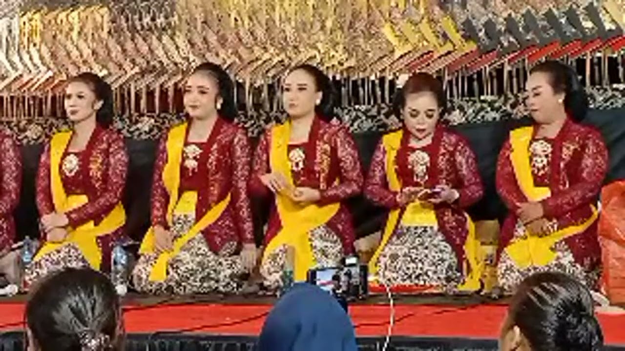 Sorotan 4.52.56 - 4.57.56 dari 🔴🟢▶️Live Wayang Kulit di Dsn.Kmpg Baru Ds.Pandeyan Gondang Nganjuk 