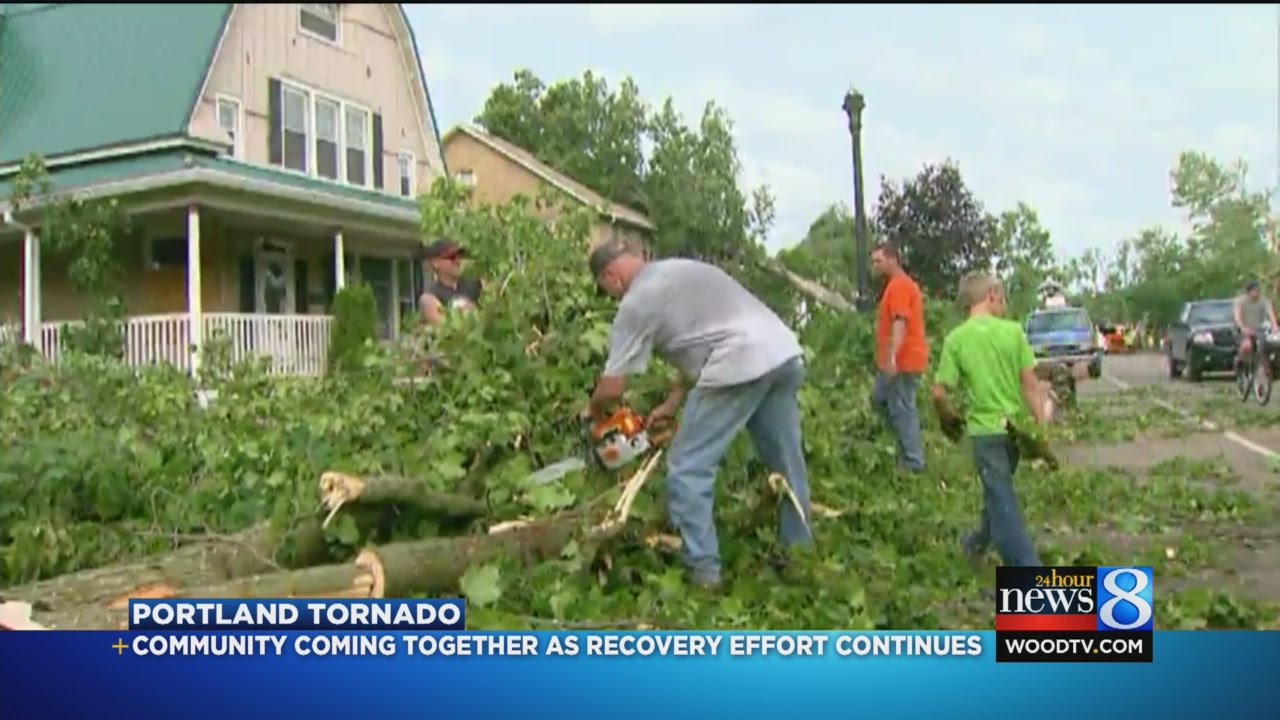 Community comes together after Portland tornado - YouTube