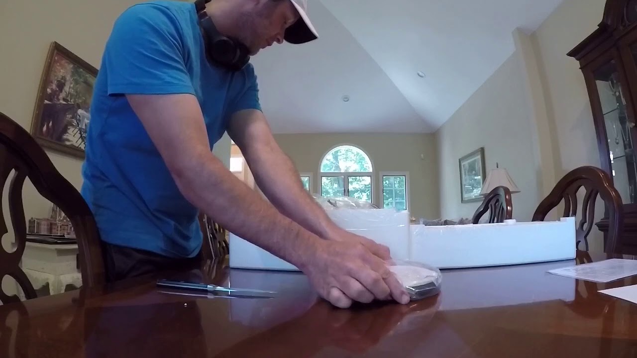 Unboxing: Overwatch Blizzard Mercy Statue