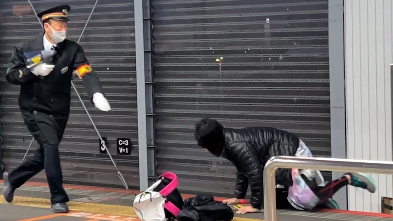 【警察も来た‼️】落とし物をして、線路内に立ち入るとこうなります‼️