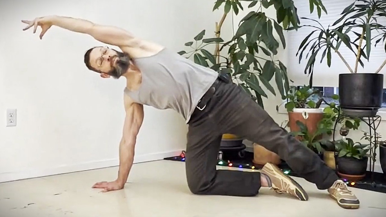 Модифицированная боковая планка (мобильность в рабочей одежде)