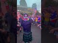Boston police officer shows off his keepie-uppie skills