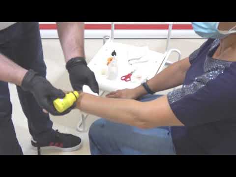 Vídeo: Chupar La Herida En El Pecho: Primeros Auxilios, Tratamiento Y Recuperación