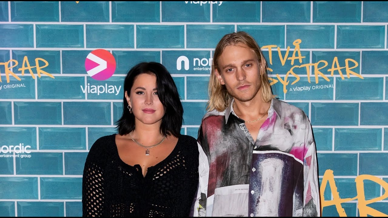 Molly Sandén visar upp pojkvännen David Larson